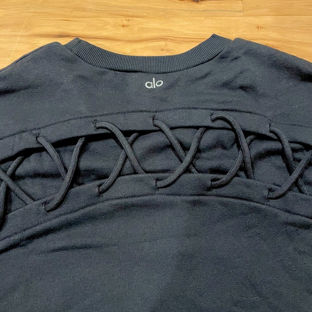 Alo Yoga crop sweater